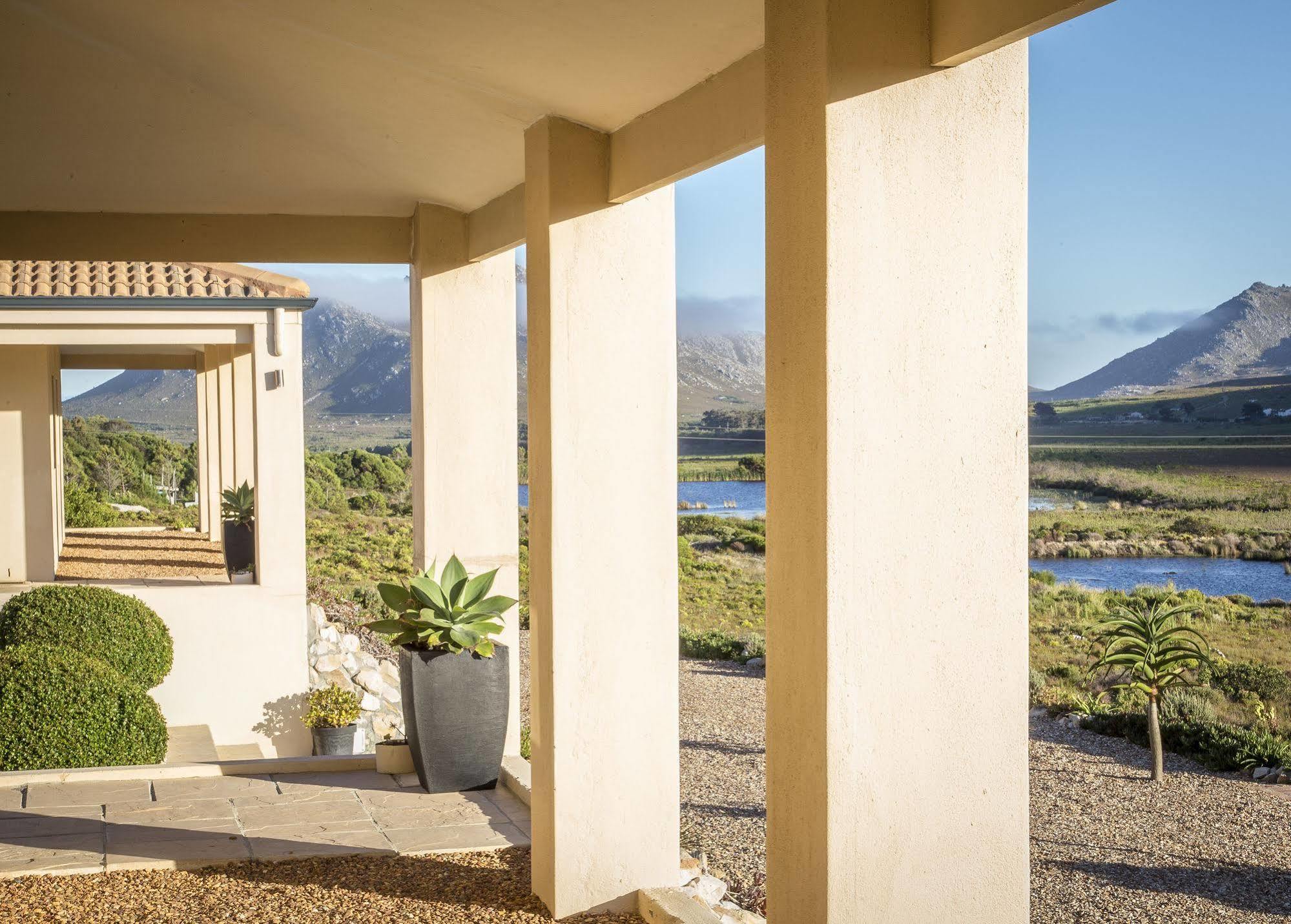 Kapensis Guesthouse Pringle Bay Bagian luar foto